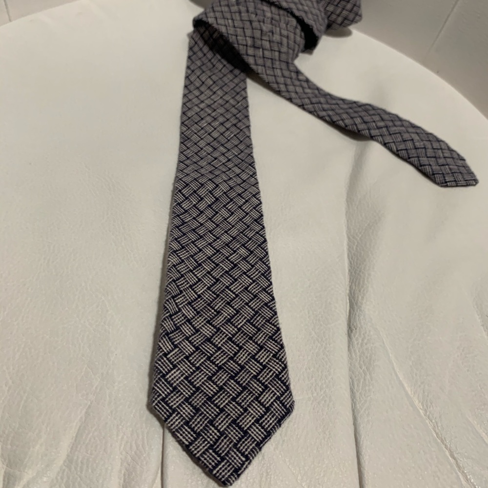 Men’s slim neck tie